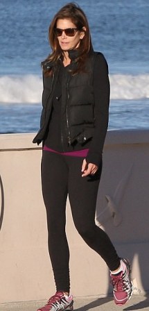 Rahasia Cindy Crawford Masih Memukau di Usia Setengah Abad 